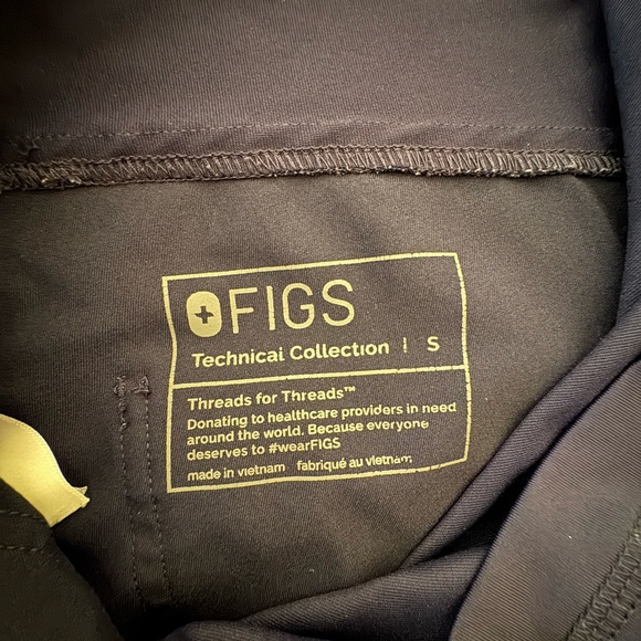 FIGS Women's Maternity Yola scrub pants- Black, Navy blue, and Burgundy - Picture 4 of 5